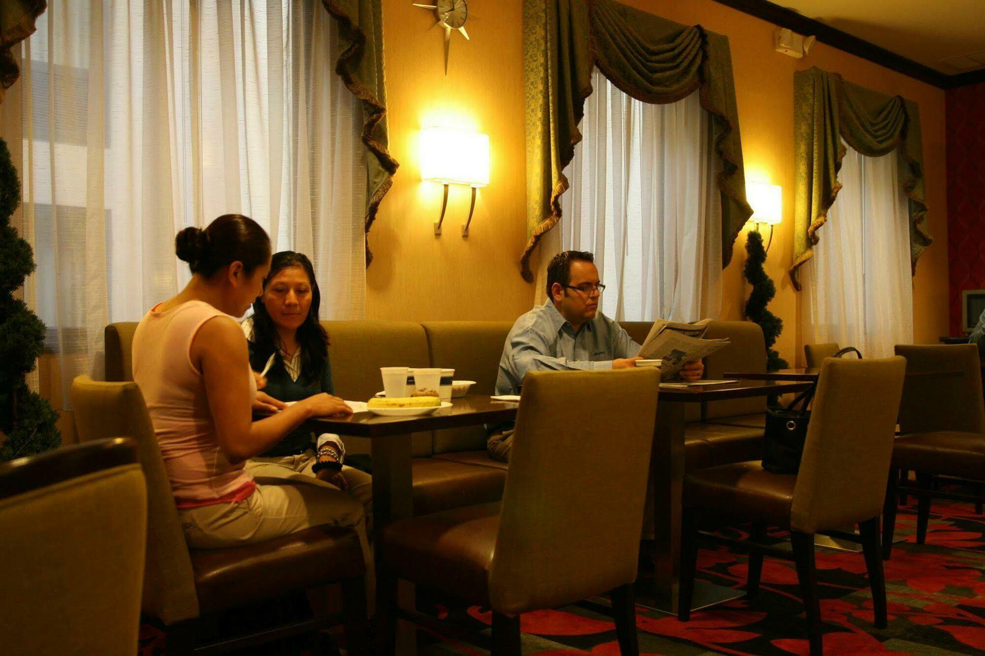 Hampton Inn Jericho - Westbury Restoran foto